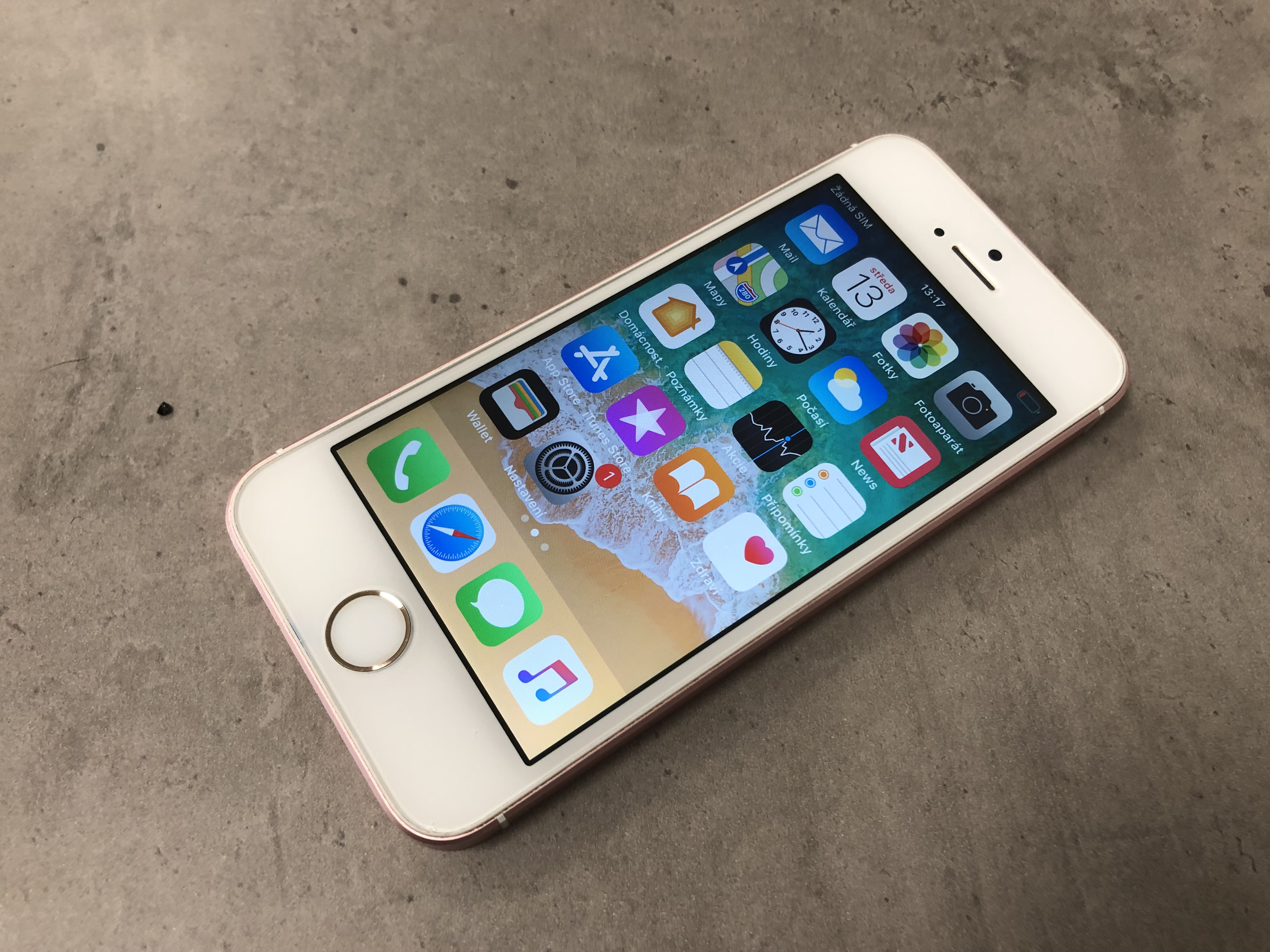 iPhone SE 16GB Rose gold
