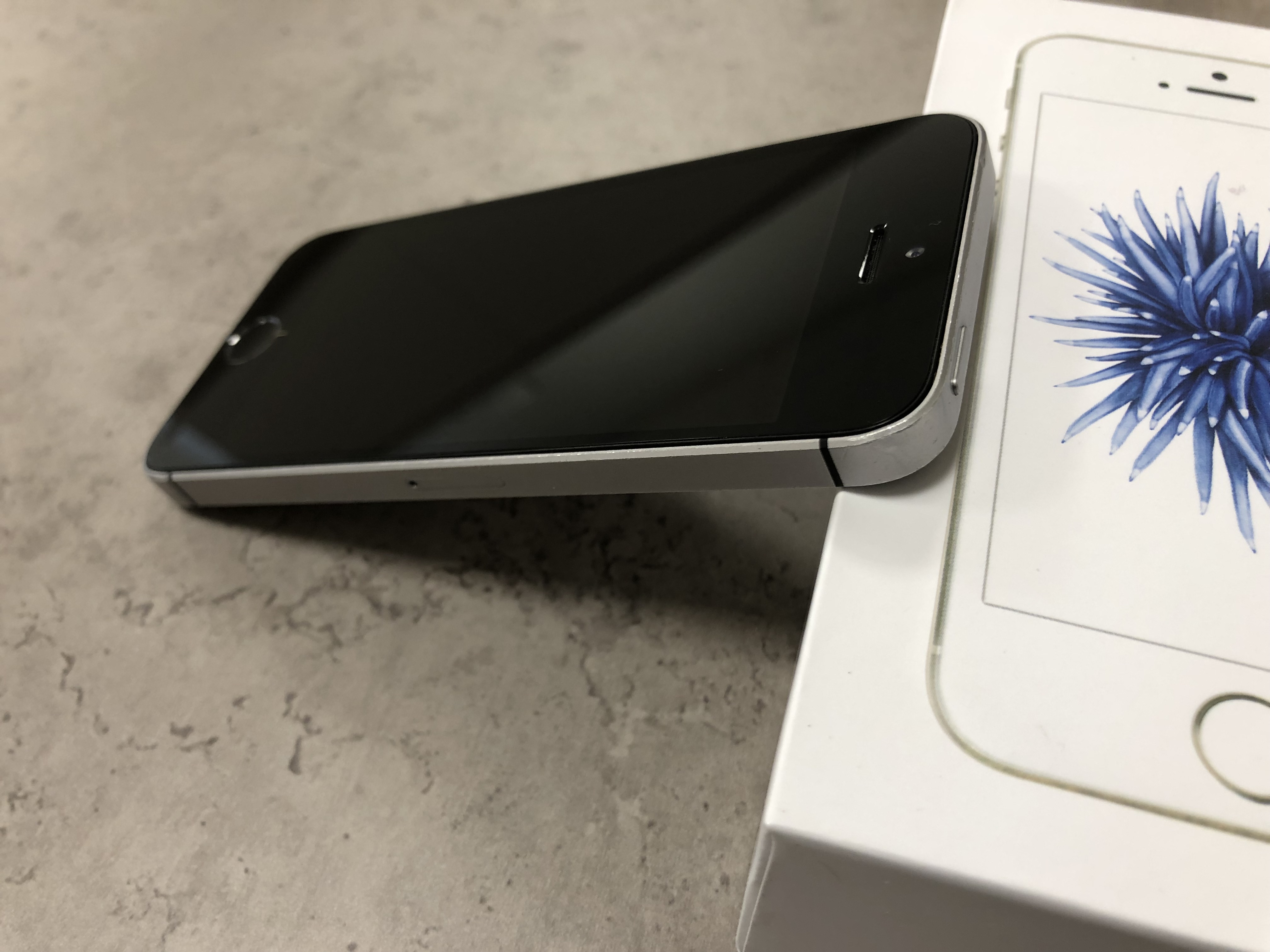 iPhone SE 32GB Space gray