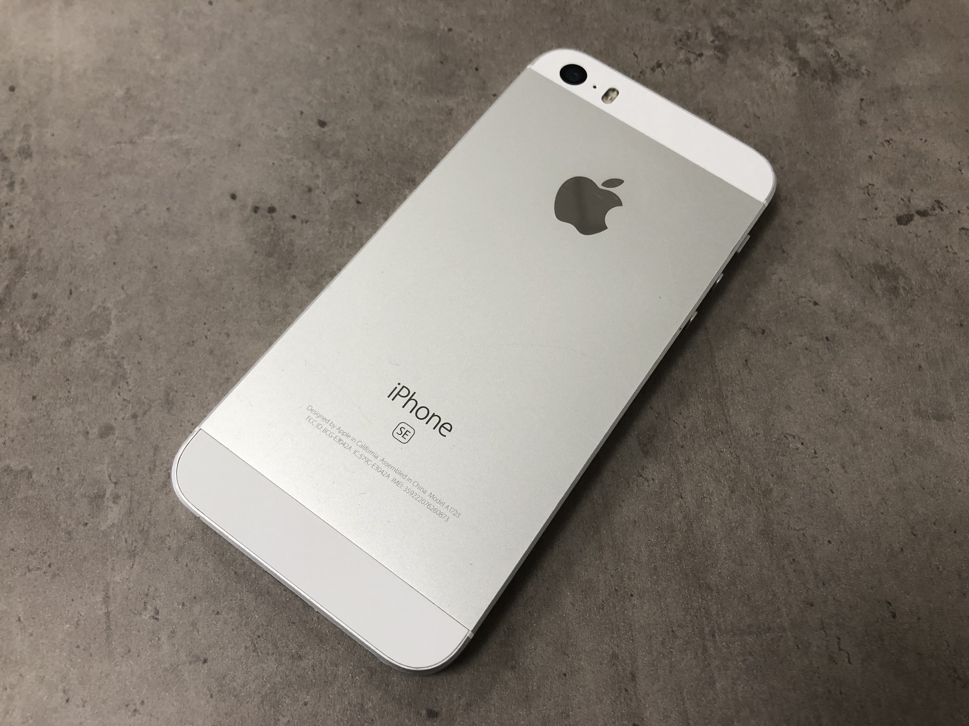 iPhone SE 16GB silver