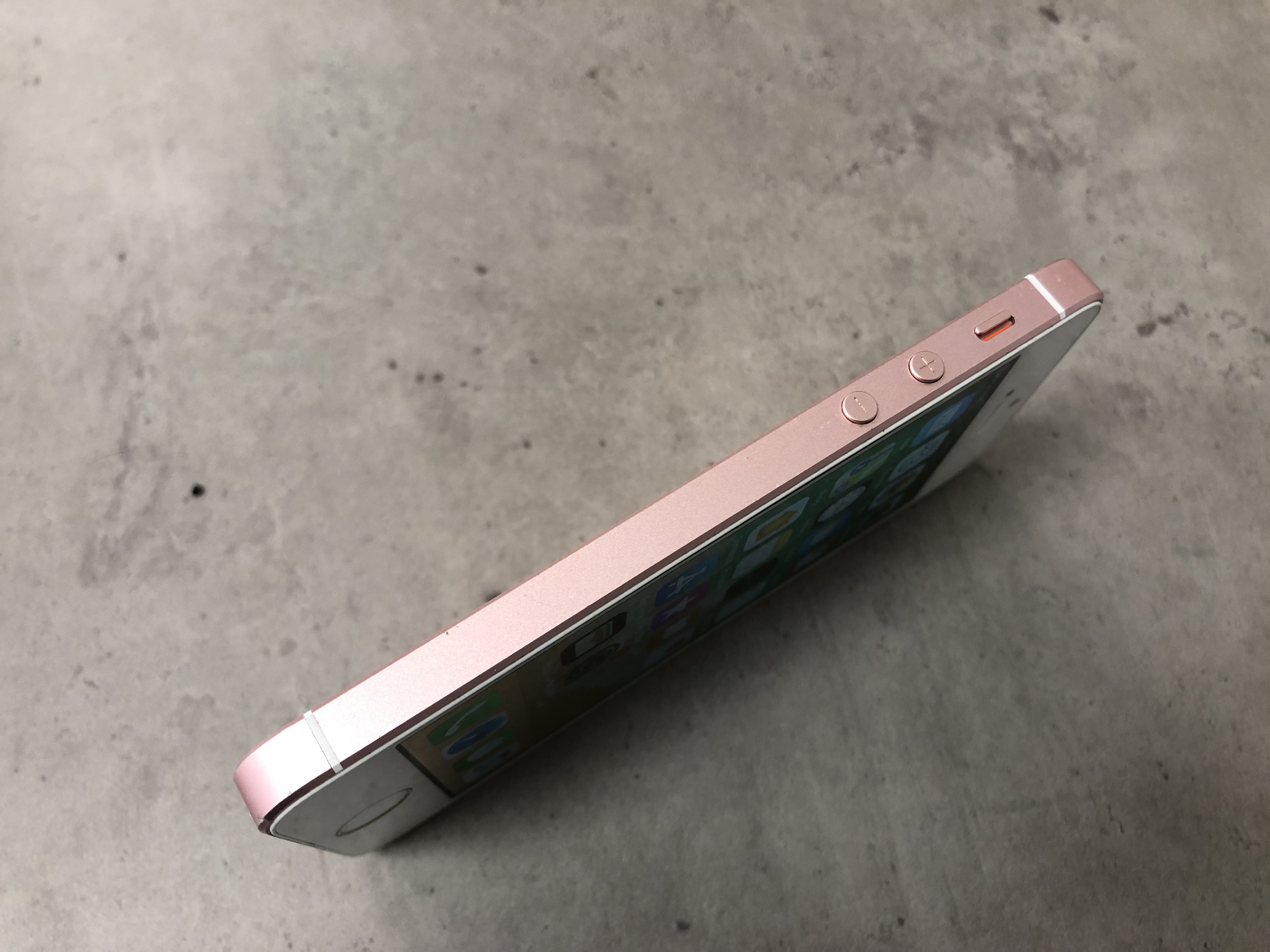 iPhone SE 16GB Rose gold