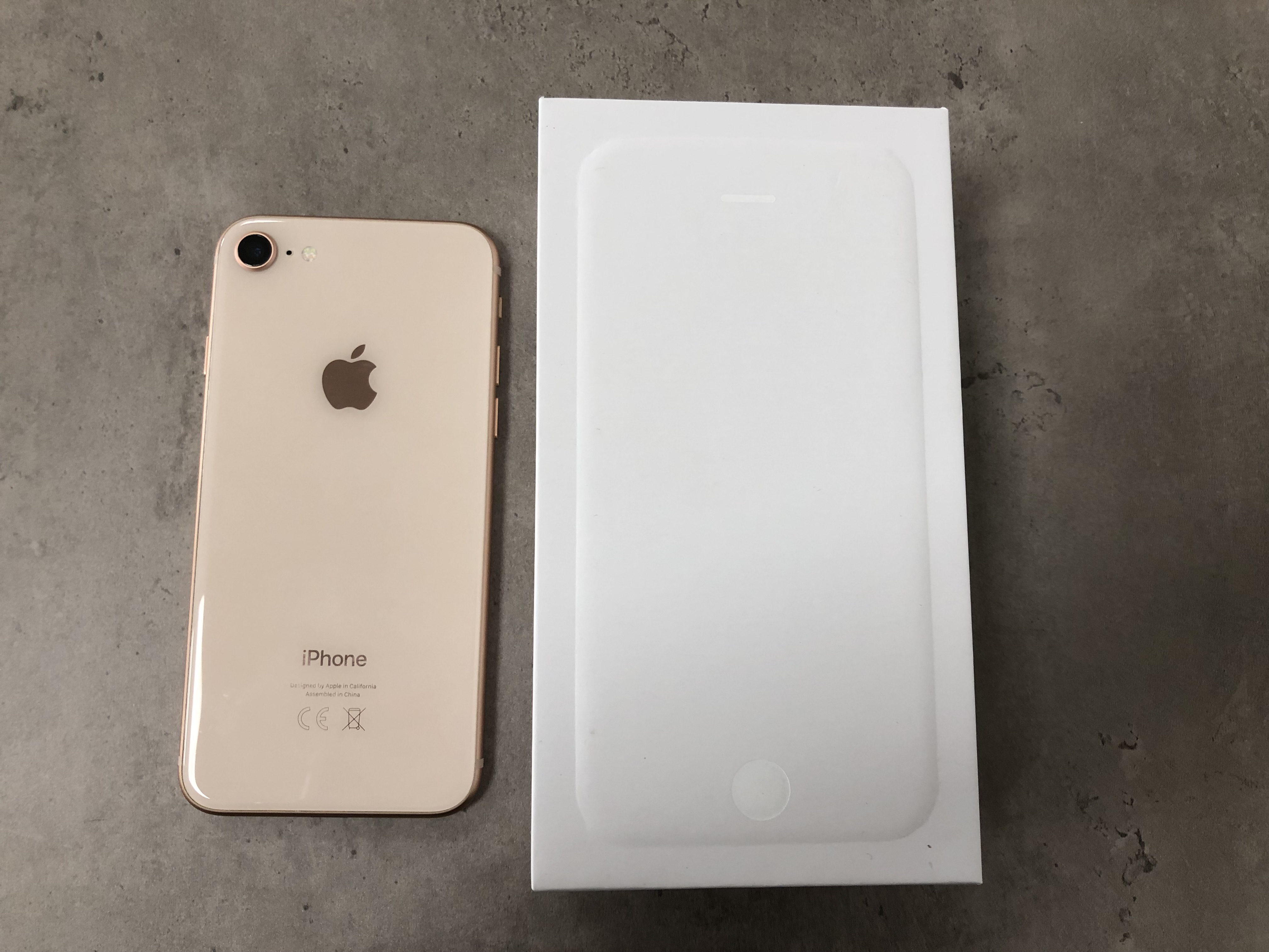iPhone 8 64GB Gold