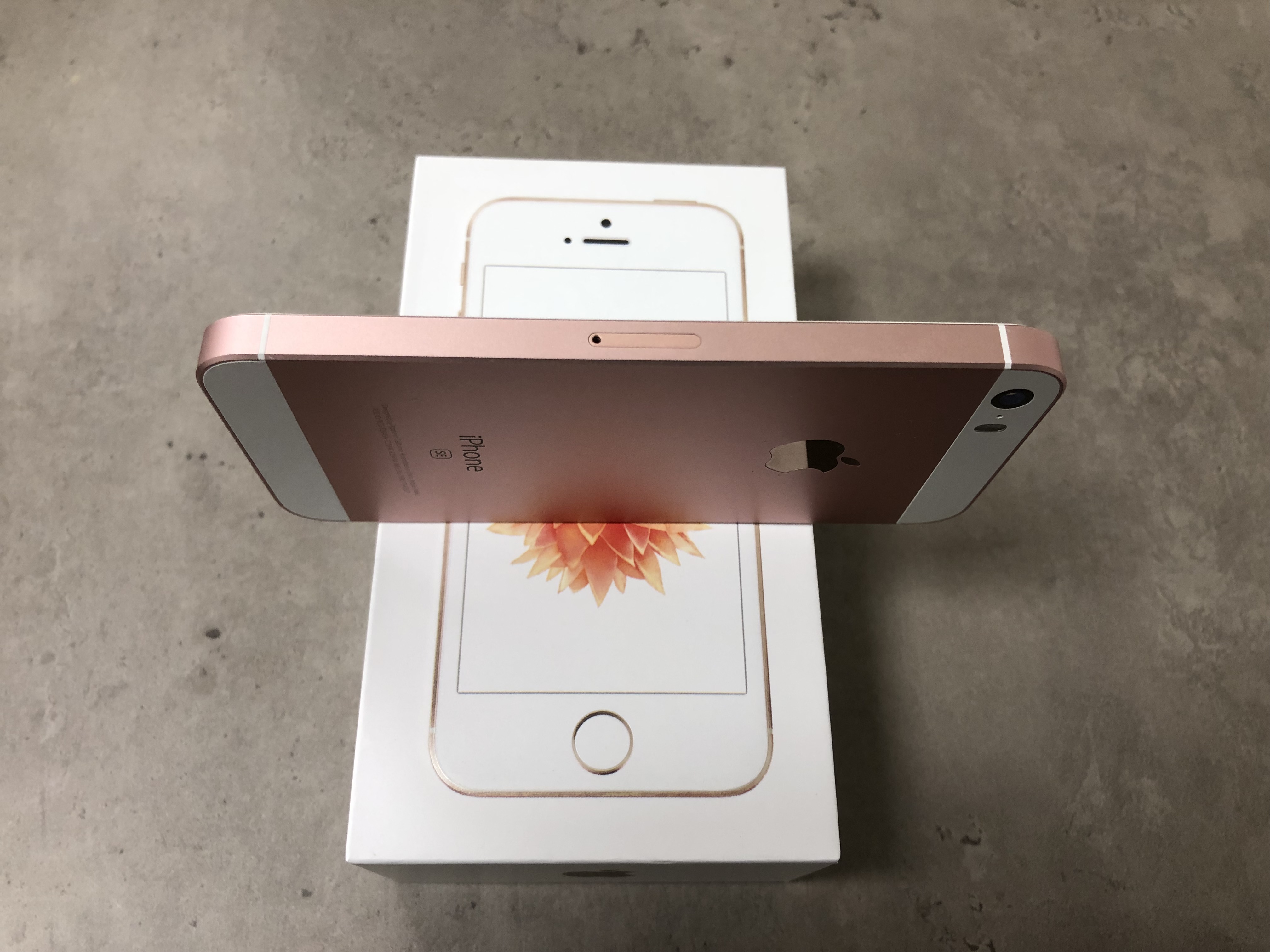 iPhone SE 32GB Rose gold