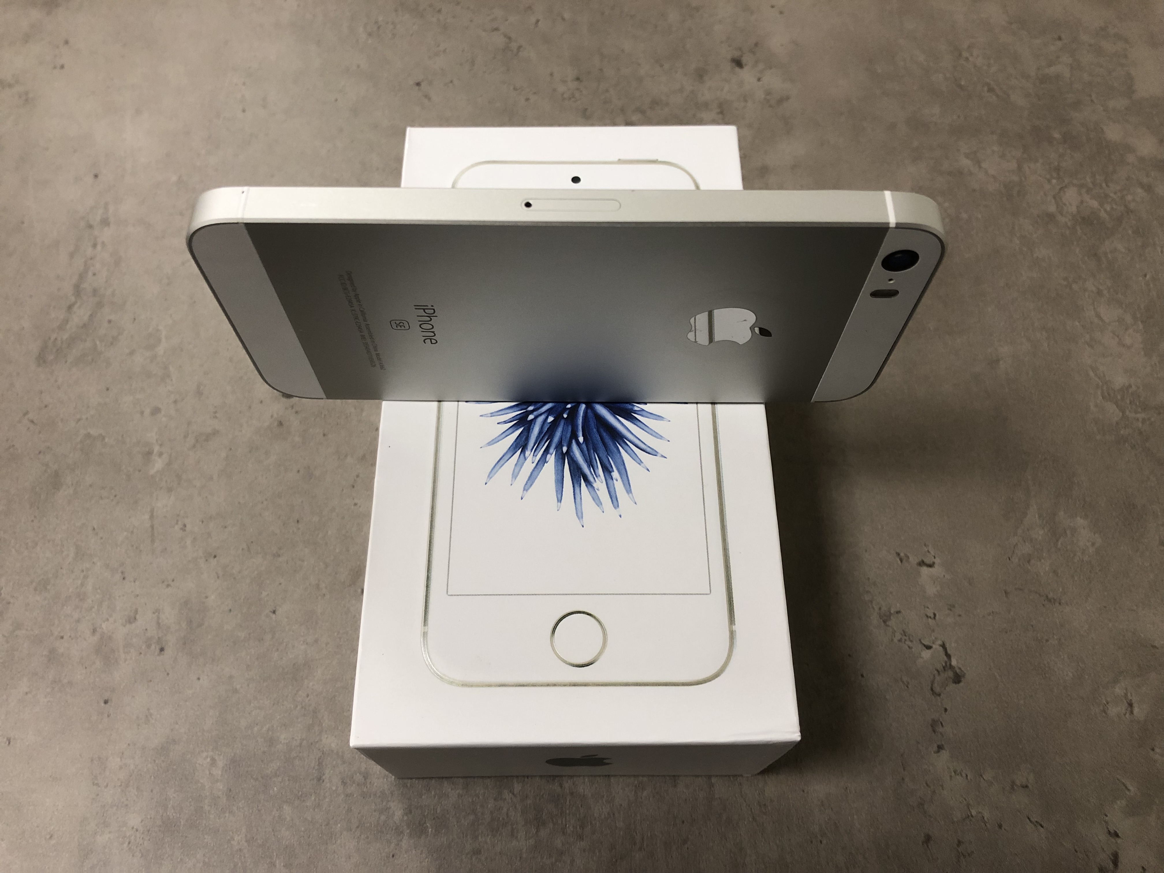 iPhone SE 64 GB Silver