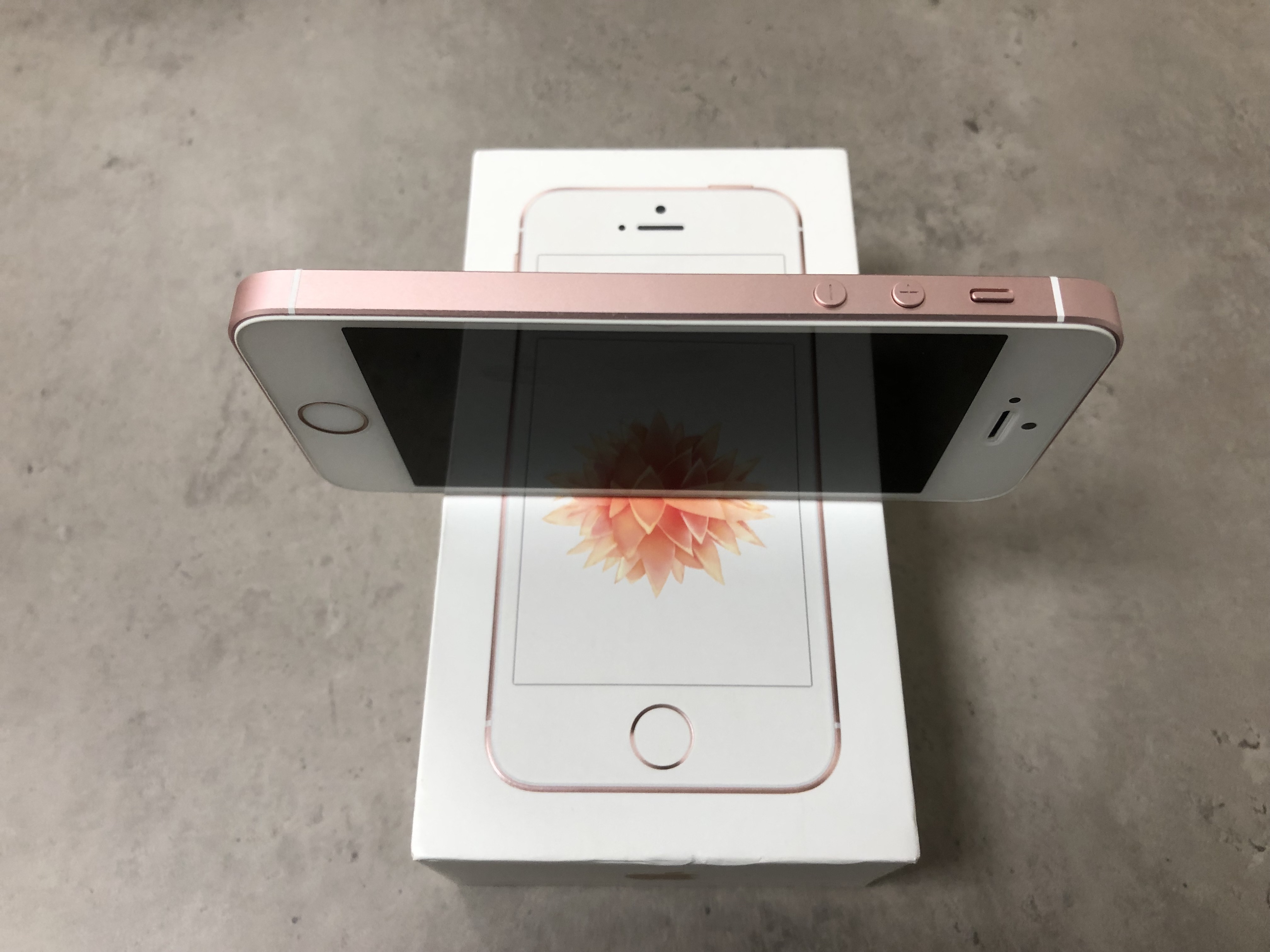 iPhone SE 64GB Rose gold
