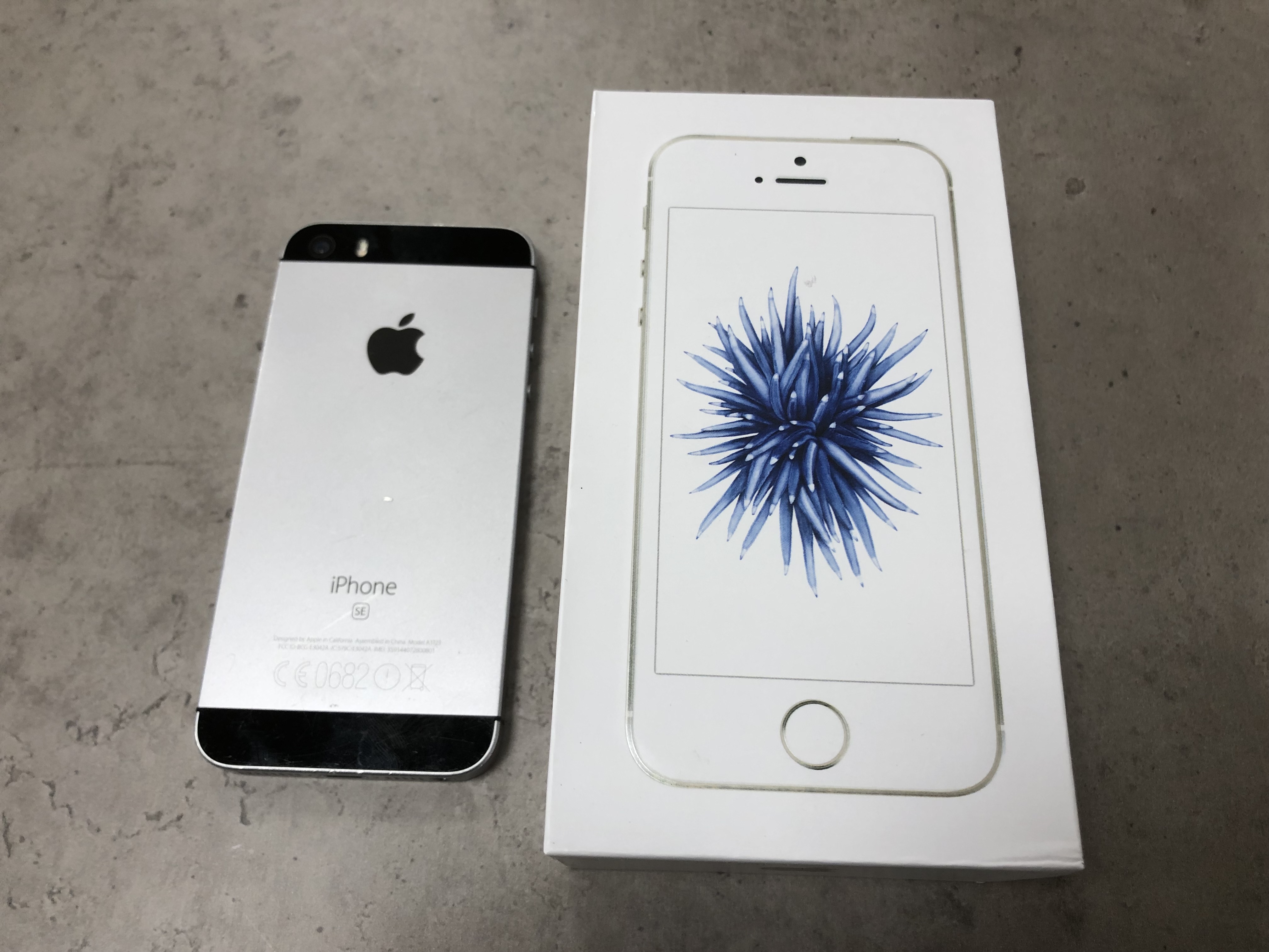 iPhone SE 32GB Space gray