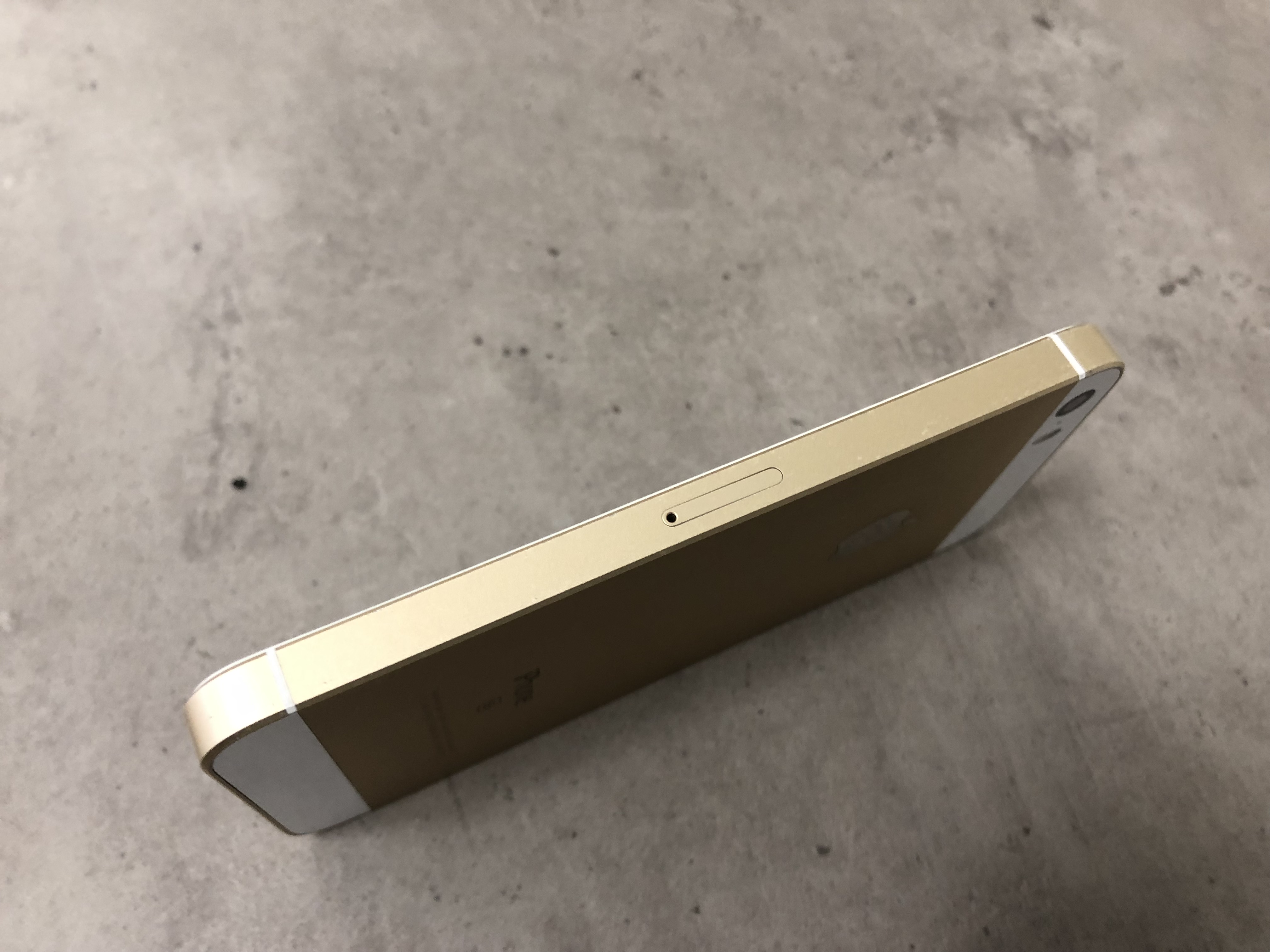 iPhone SE 16GB Gold