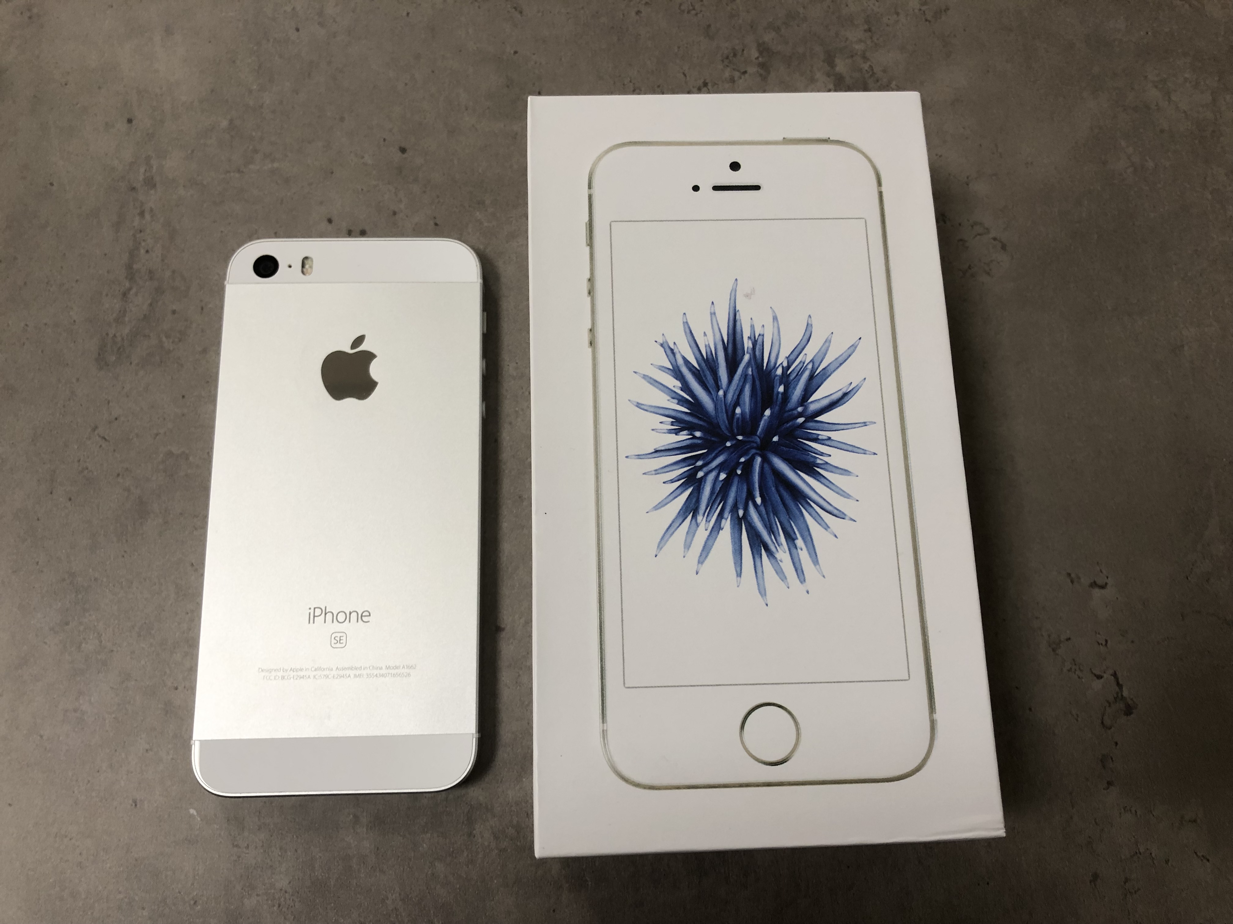 iPhone SE 64 GB Silver