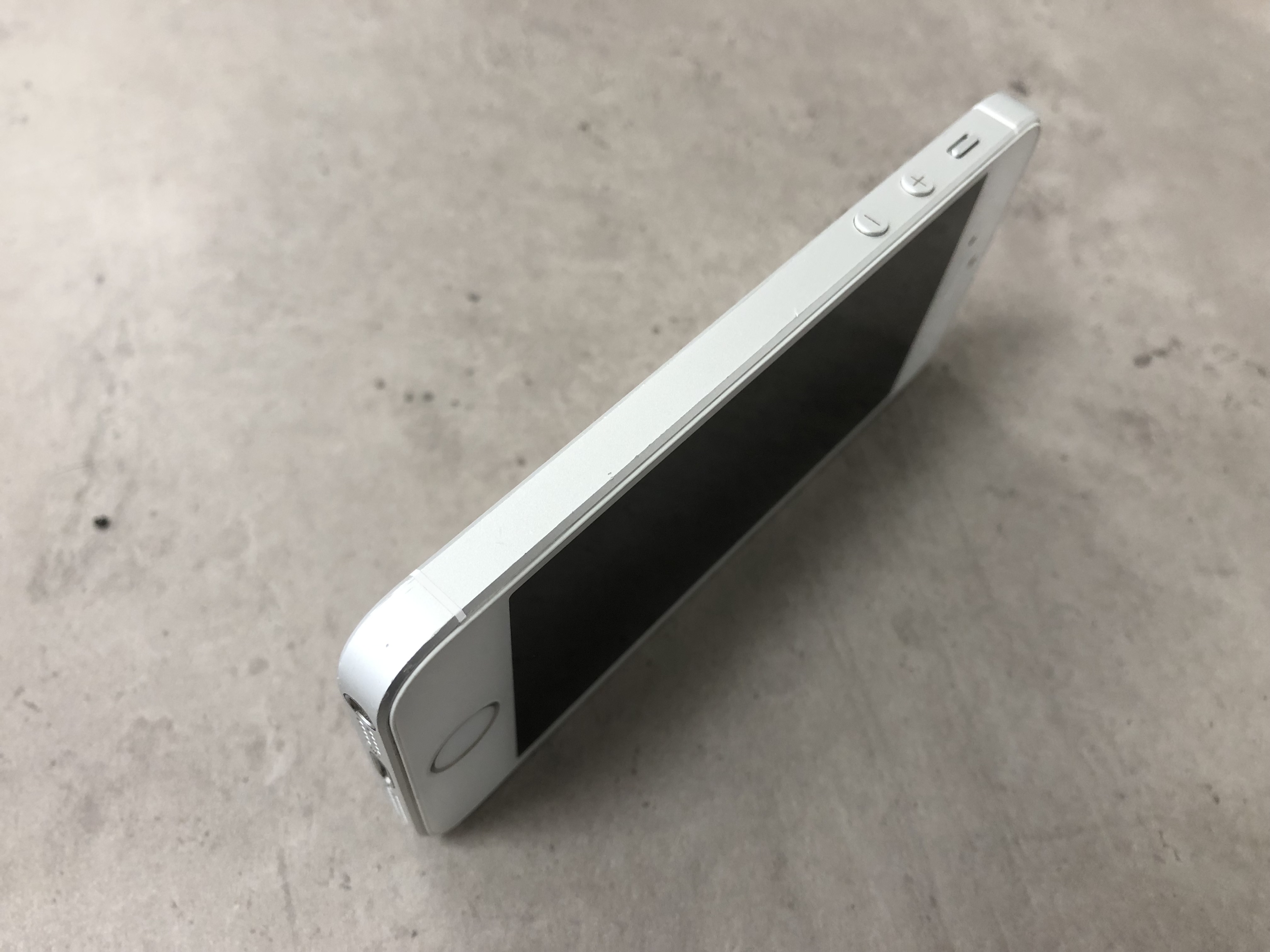 iPhone SE 16GB silver