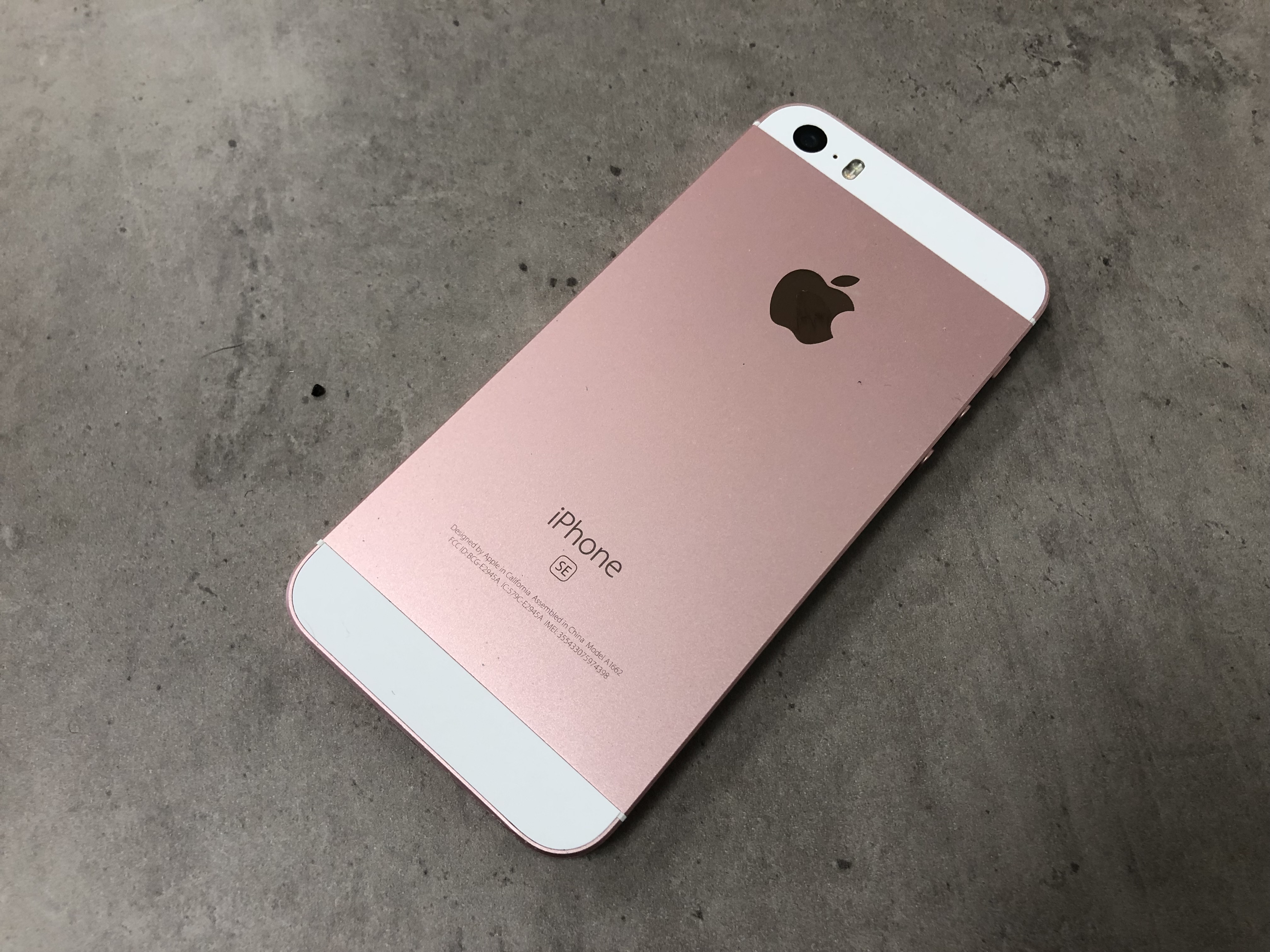 iPhone SE 16GB Rose gold